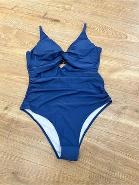 Cupshe Blue Twist-Front Cutout One-Piece Swimsuit Size Medium